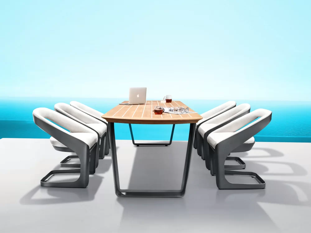 Set masă și 6 scaune grădină, design by Pininfarina